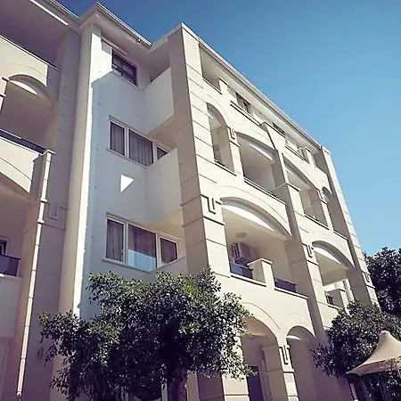 Two Seas Hotel